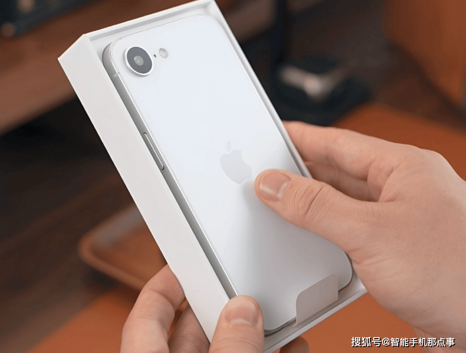 星空体育下载库克突然官宣新品时间：iPhone SE4携自研基带要正式发布了(图2)