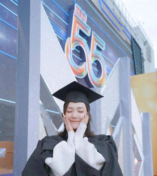 娱乐吃瓜酱瘦肚子离巢无线花旦比坚尼晒孕肚上围升级“天后”闺密瘦一圈有惊喜