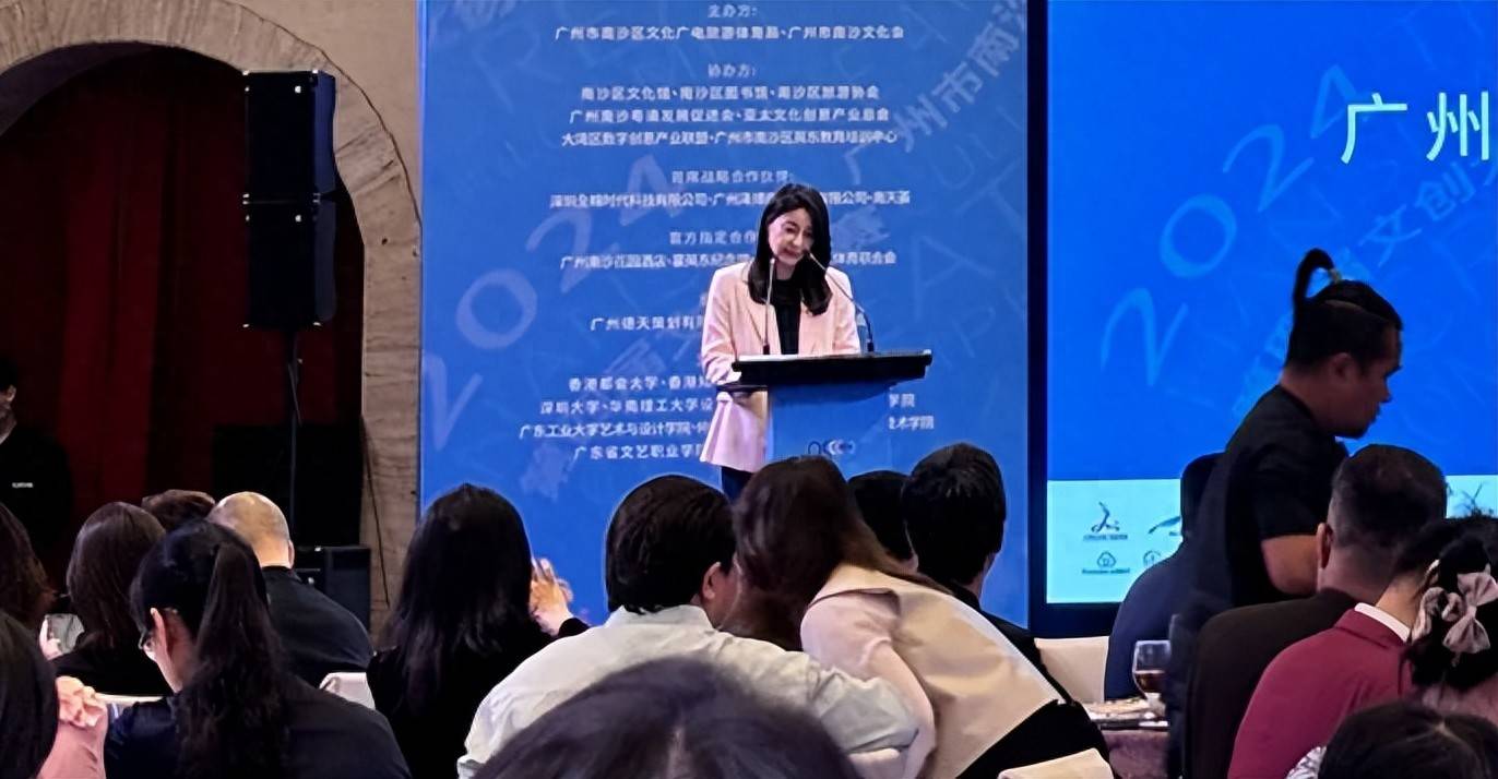 原创44岁郭晶晶新职位曝光，彻底颠覆了我对“豪门阔太”的固有认知！