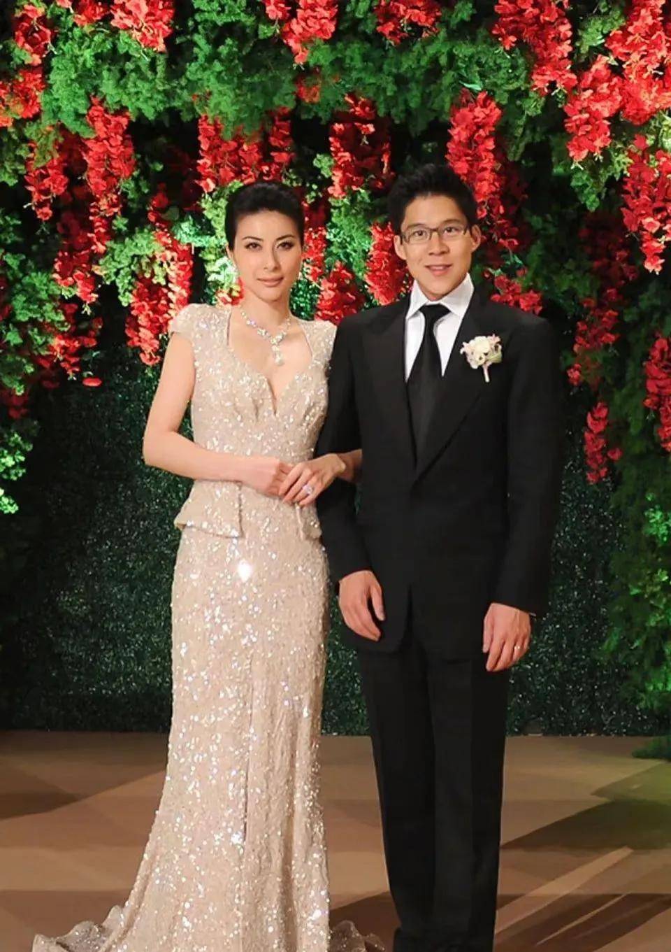 原创福相天成！郭晶晶成霍家“宝藏儿媳”，婆媳同框惊艳众人