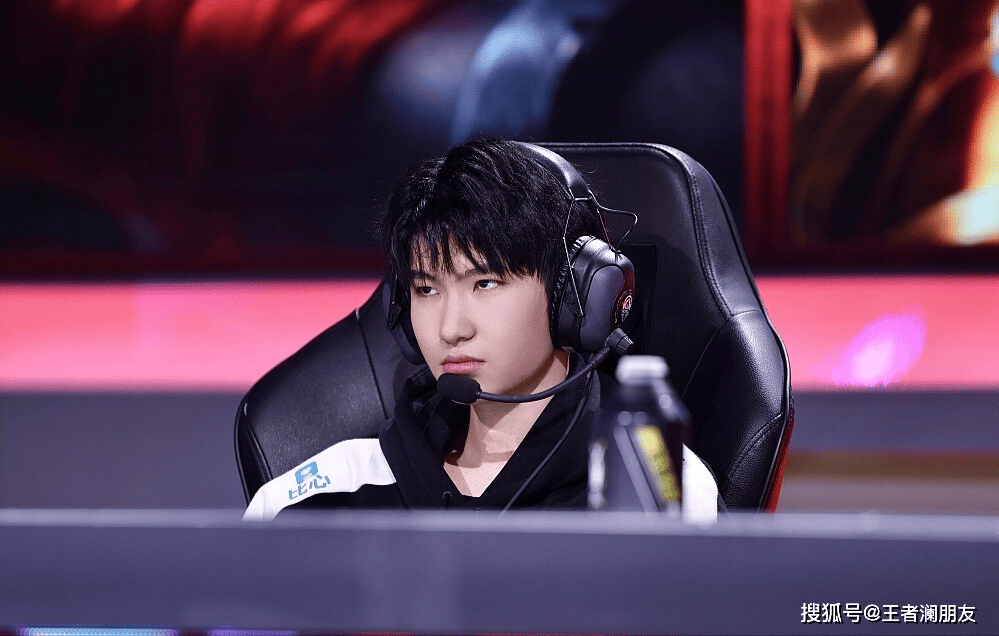 王者荣耀顶级射手一诺：电竞舞台上的破局者与造局者