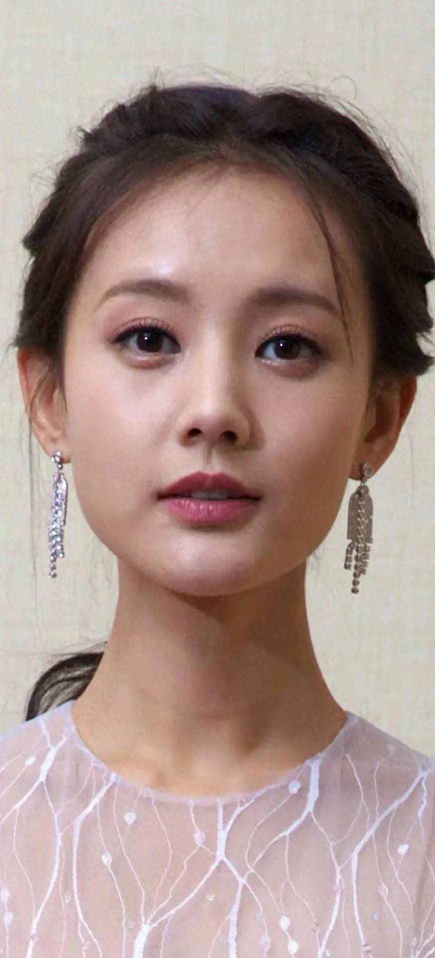 李一桐无美颜无滤镜生图大曝光吃瓜群众表情包图片
