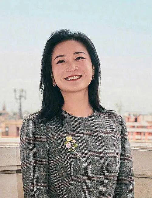 贾玲回应长胖和观众缘松动贾玲自嘲体脂管理困难却因真实吸粉无数观众称赞其内在魅力