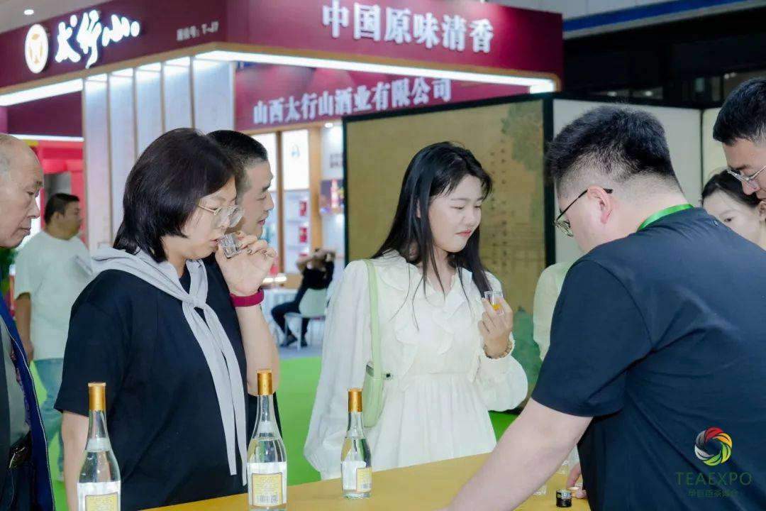 雷火竞技网址华巨臣第15届武汉茶博会首日现场直击(图2)
