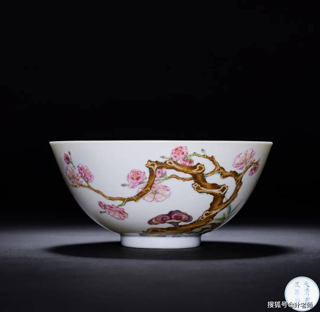 竞投。下面是本次春季拍卖中国古董珍玩部的精彩拍品。▼本季精彩拍品▼清雍正 粉彩及珐琅彩「梅竹先春」芝