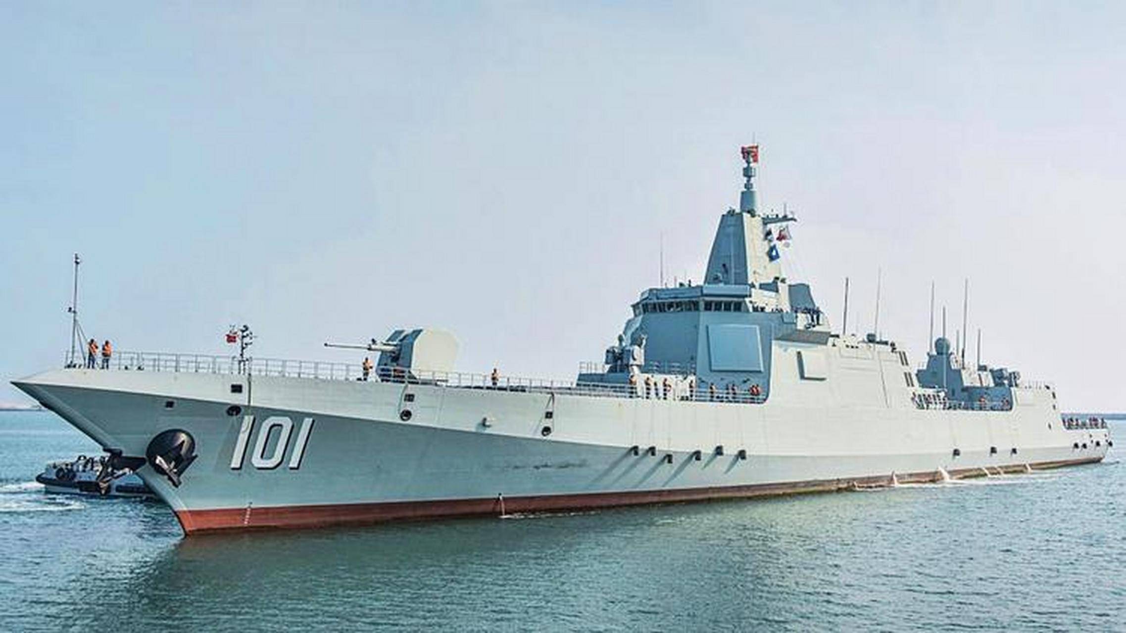 055大驱南昌舰，全速离港