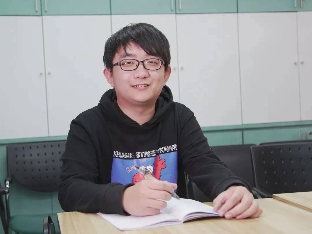 董袭莹实习期视频曝光，逻辑混乱语无伦次，再看王辰发言细思极恐
