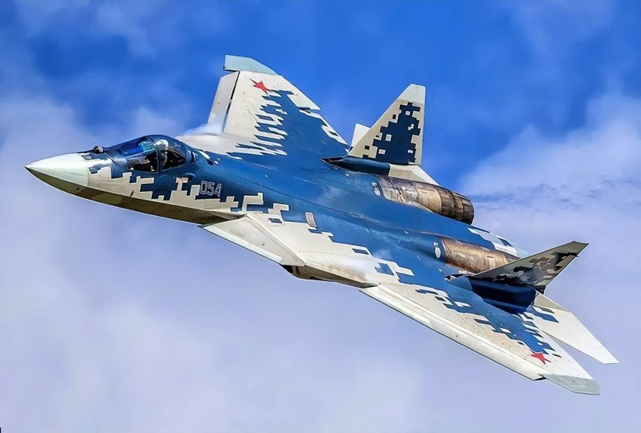 全世界吨位最大的隐身无人机，S-70“猎人”B重型攻击无人机