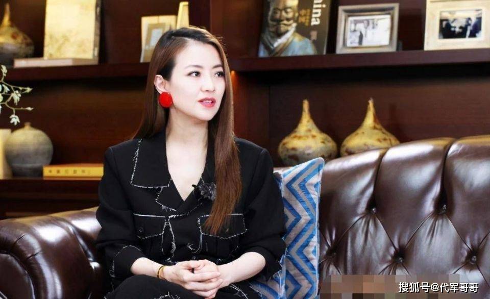 涂经纬：和撒贝宁同居多年，转身投入富家怀抱，如今却成这样？