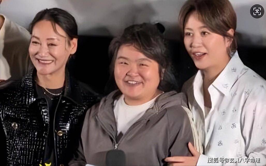 网JN江南网址红理发师晓华自曝店面亏损理发根本不挣钱目前已经搭档马丽一起拍戏(图8)