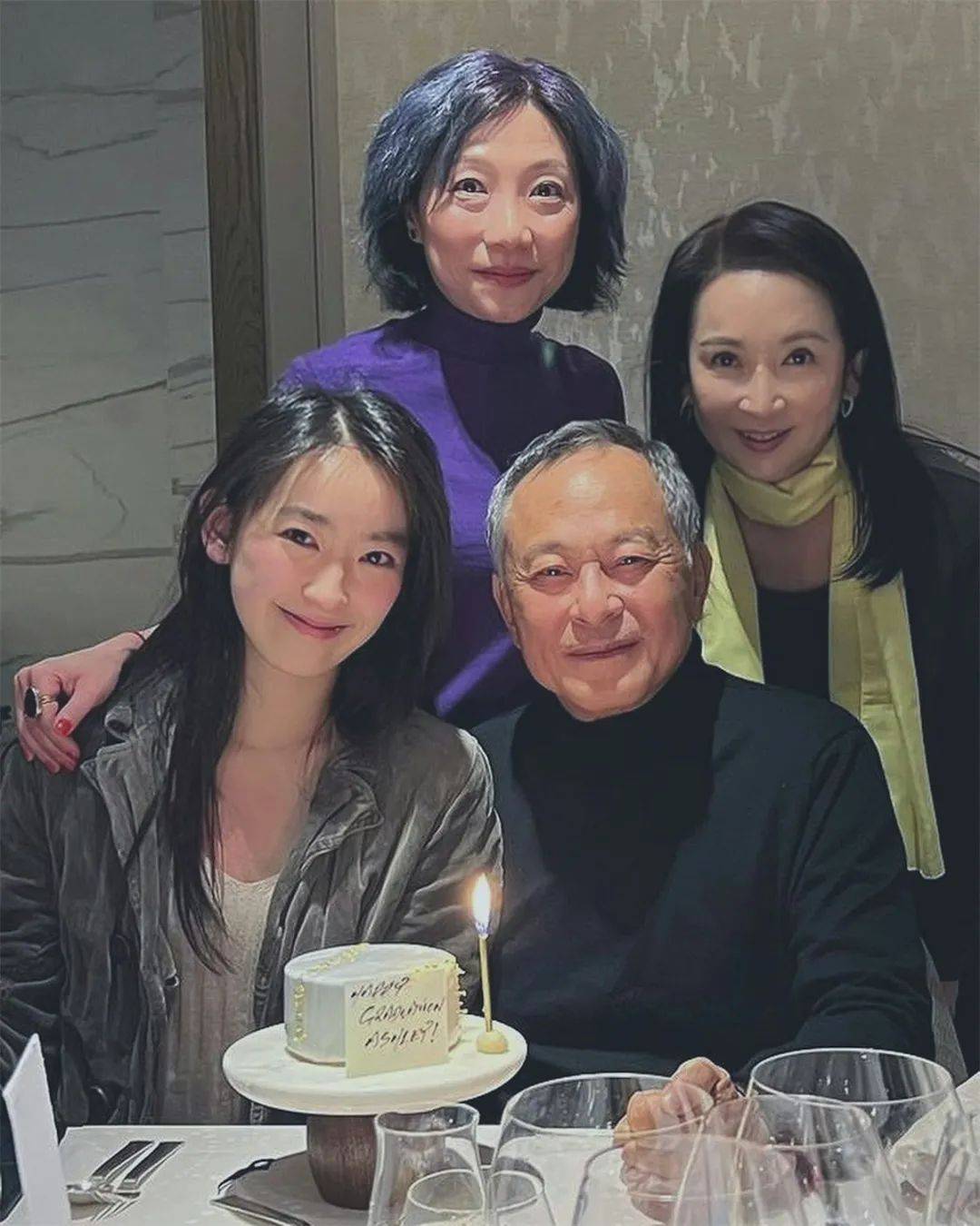 《水饺皇后》马丽的大女儿，香港“最美星二代”，妈妈是龚慈恩