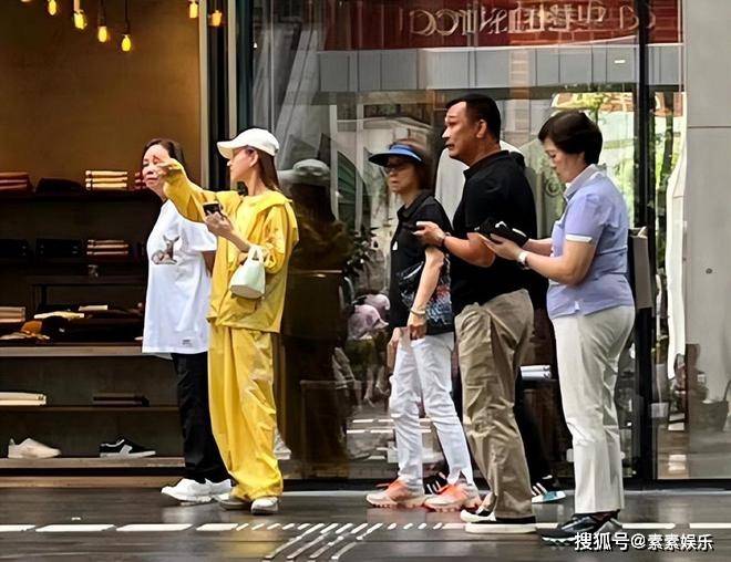 没离婚！窦骁卡点为何超莲庆生，夫妻共同经营高端餐饮拼事业