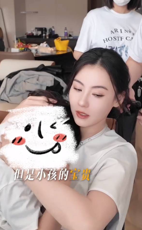 张柏芝的三儿子已长成大小伙，持续冷对四胎传闻，享受带娃的生活