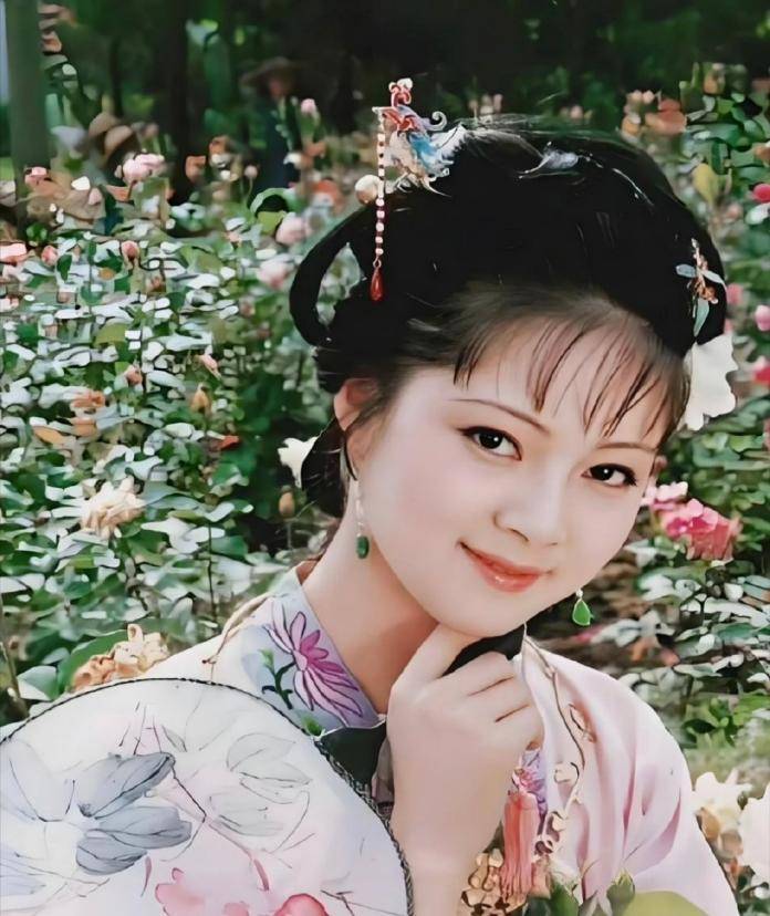 薛宝钗张莉现状曝光，豪宅身家过亿，少女颜值至今不婚不育