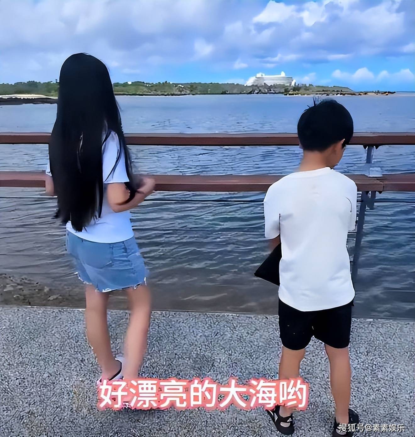 汪小菲霸气！2亿豪宅内宴请马筱梅家人吃烤全羊，家人一团和气