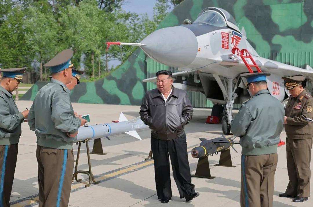 朝鲜版PL-12重磅公开，网友：被中国导弹大胜“阵风”鼓舞了？