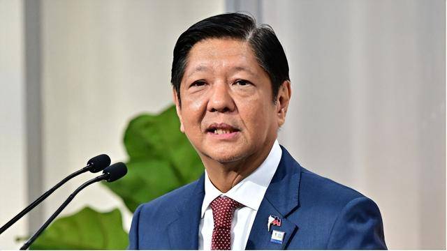 内外交困的马科斯，火速向老杜认输时，解放军却同步干了两件大事