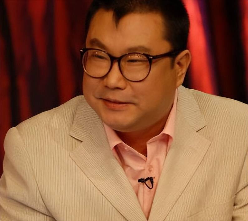 尹相杰现状：靠接商演生活，身形消瘦判若两人，和小妻子很恩爱