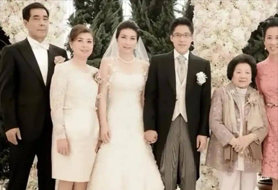 原创郭晶晶父亲：女儿大婚不坐主桌，当众拒绝上亿彩礼，他什么背景？