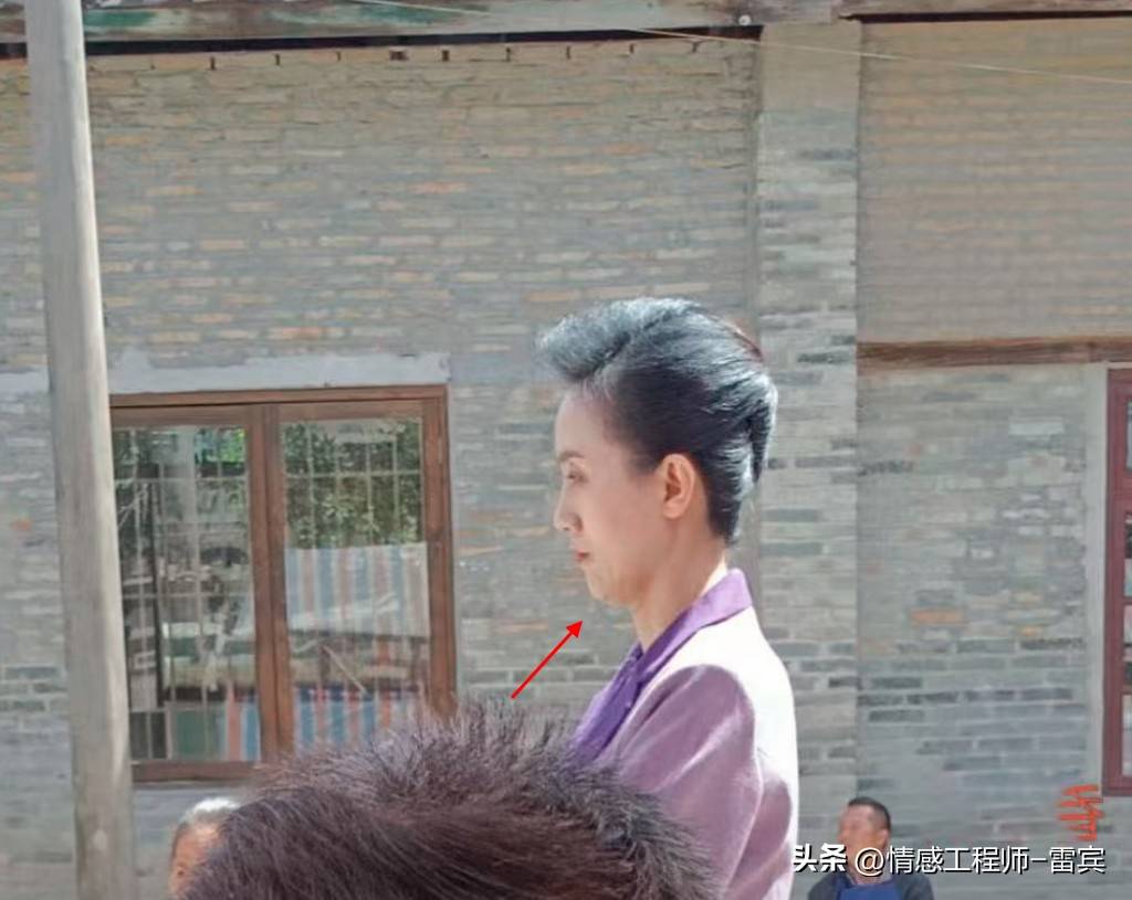 《造城者》群演公开朱媛媛临终前1个月照片，裹着肚子，状态催泪