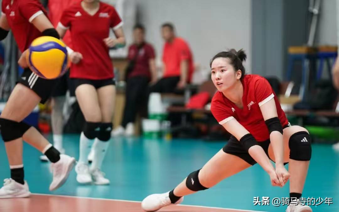 原创             世界联赛：中国女排首发浮出水面，张籽萱逆袭，唐欣成双料替补！
