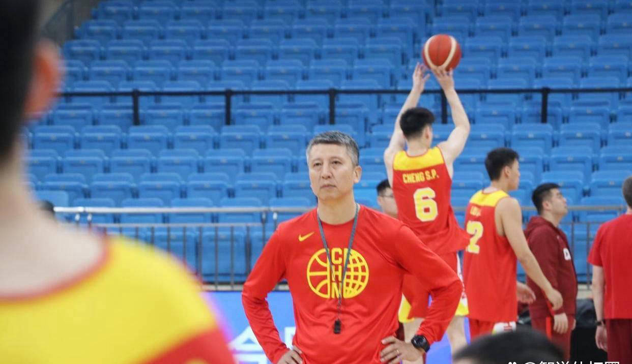 原创             男篮亚洲杯12人名单预测清晰，赵睿、曾凡博、周琦领衔阵容