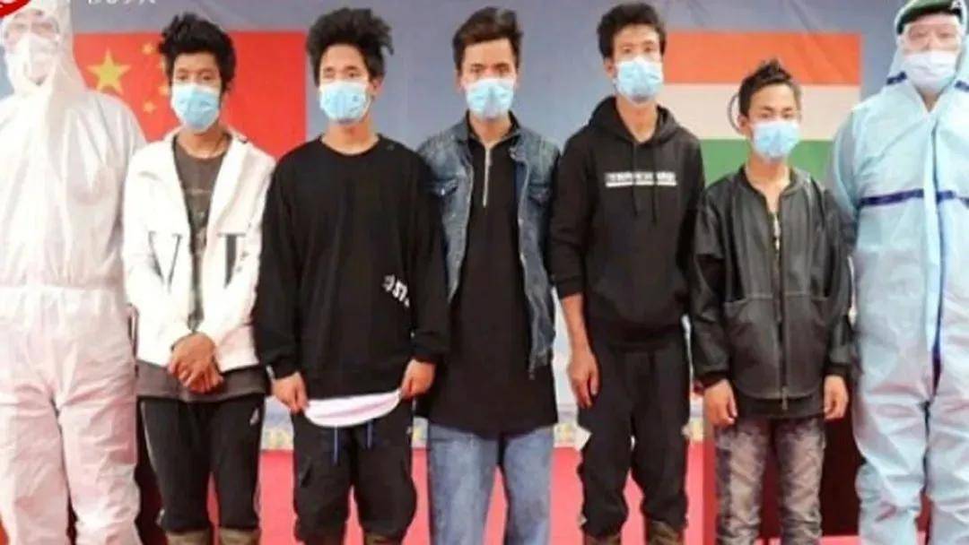 近日曝光！被印军包围，两名落单解放军嘴咬手雷，誓死不当俘虏