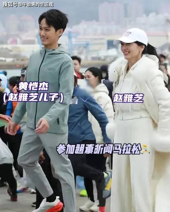 71岁赵雅芝直播大翻车，被吐槽一把年纪还卖笑，气到手抖仍保持优雅
