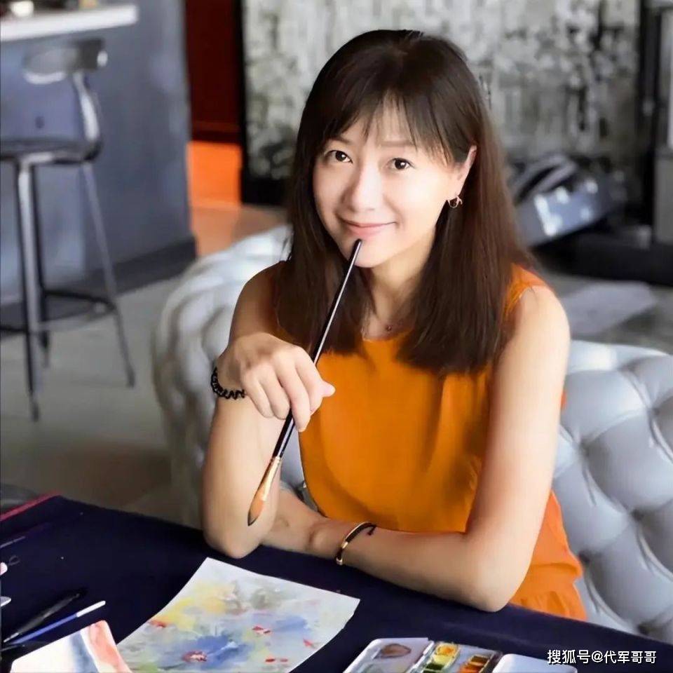 风流才女徐静蕾：王朔为她离婚，和黄立行隐居国外，只恋爱不结婚