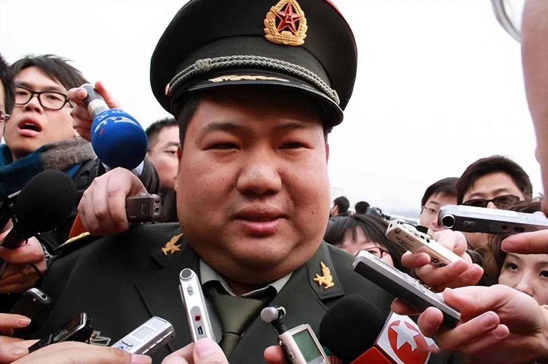 毛主席唯一孙子毛新宇，公开透露他和妻子工资，众人直呼难以置信
