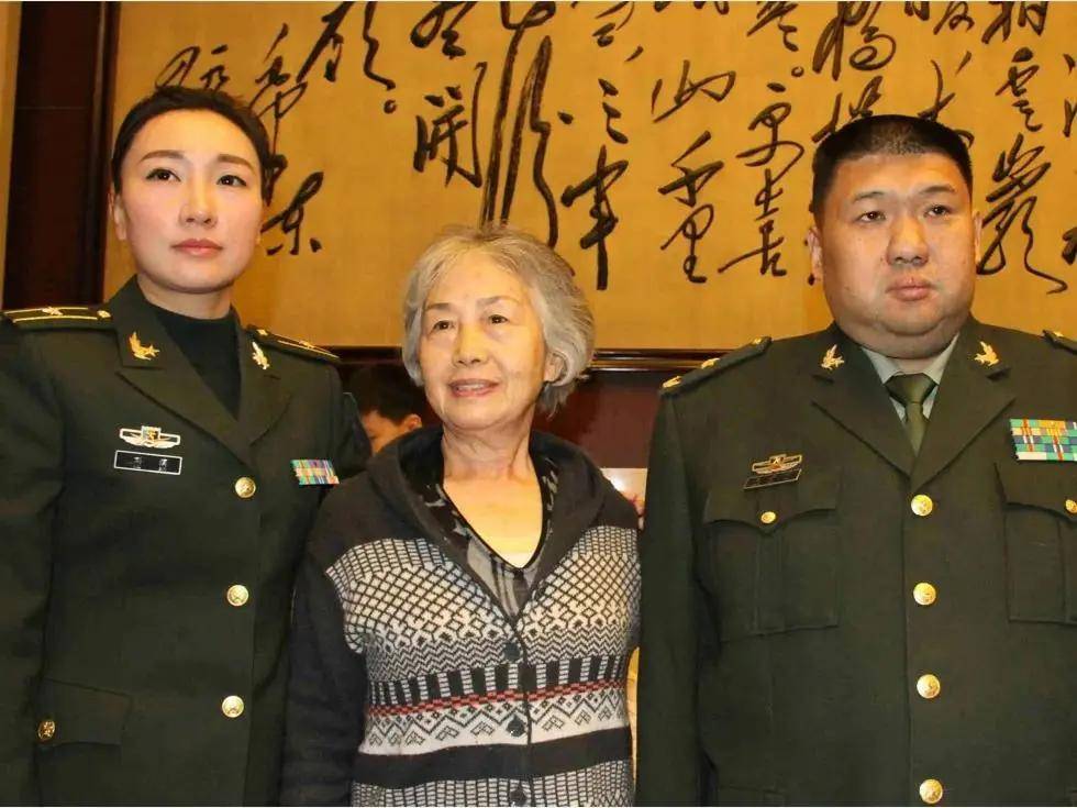 毛主席唯一孙子毛新宇，公开透露他和妻子工资，众人直呼难以置信