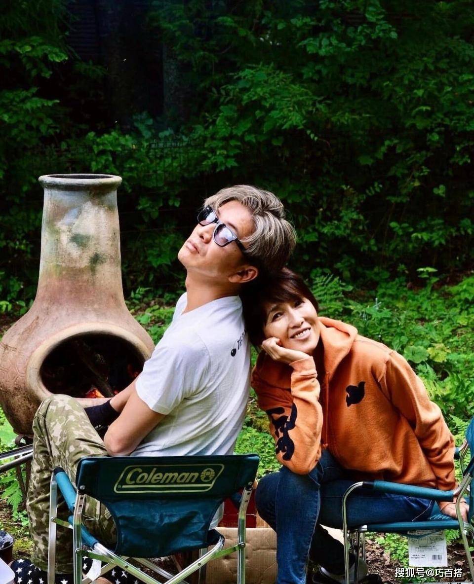 工藤静香木村拓哉结婚多年依旧恩爱！钱赚到手软，女儿个顶个的美