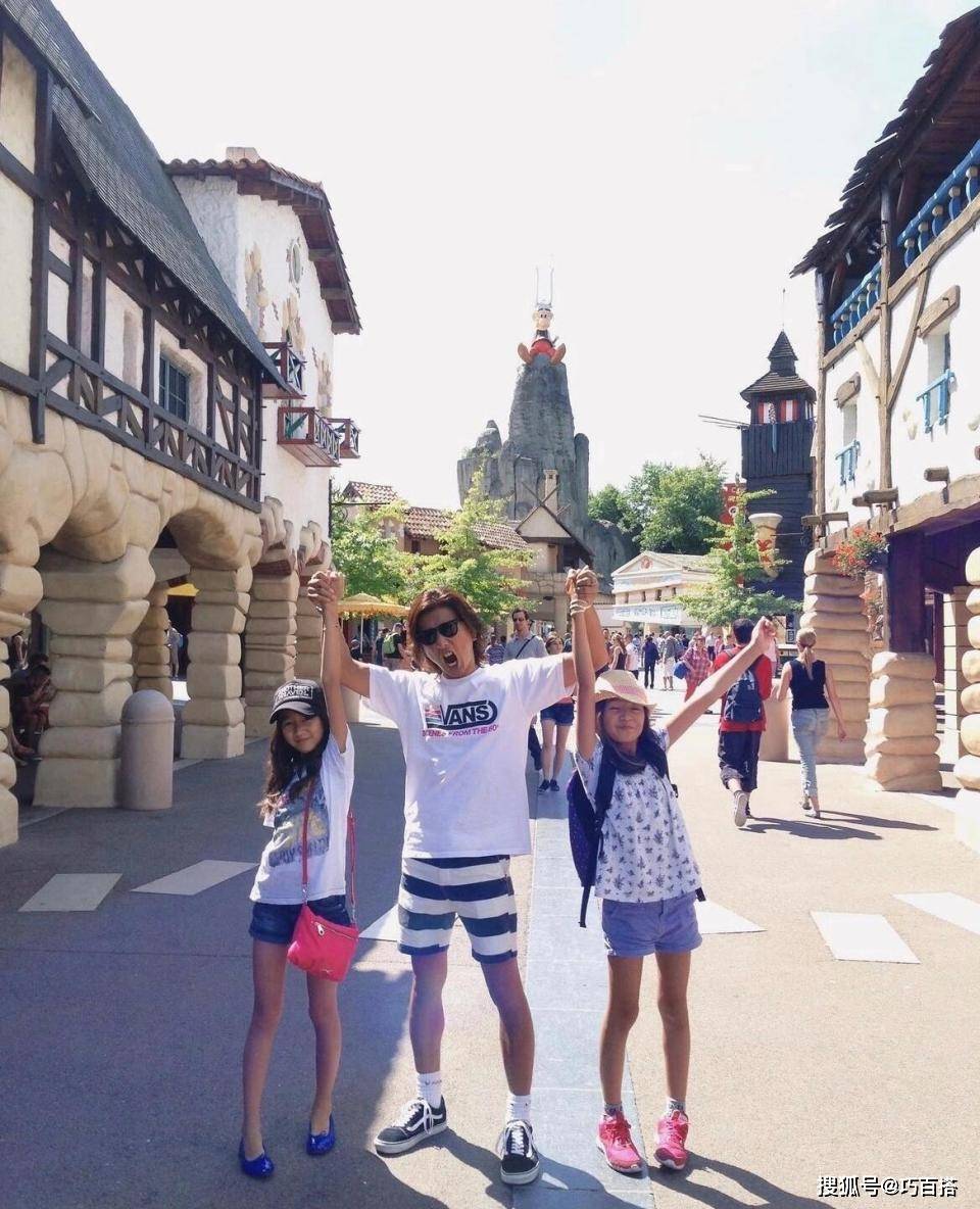 工藤静香木村拓哉结婚多年依旧恩爱！钱赚到手软，女儿个顶个的美