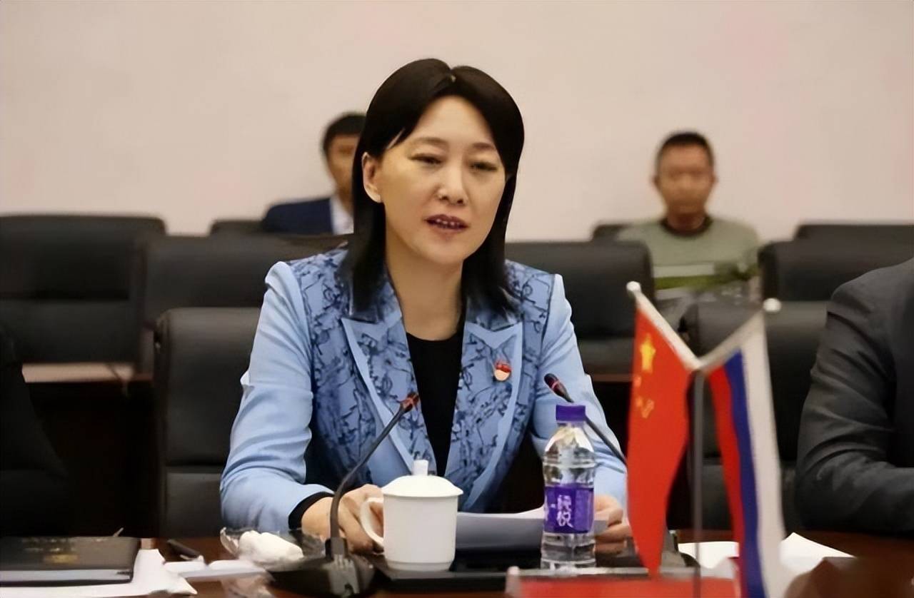 女市长许爱莲，敛财5亿加拿大20套房产，后台关系通天