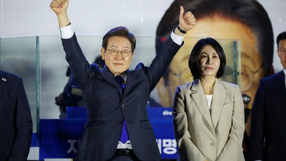 朝鲜军舰扶正后，罕见一幕上演！李在明突然致电中方，亲自作出保证