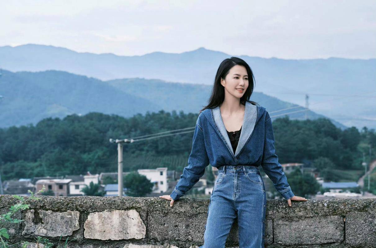 原来是他娶了谭维维！被誉为&quot;不老男神&quot;，曾在海拔5600米下跪求婚