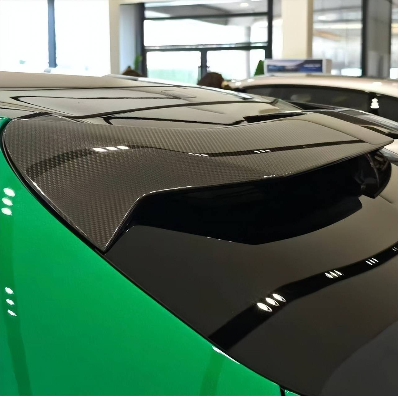 原创             雷军又藏价了！参数直逼百万级豪车，小米YU7这次想卖多少？
