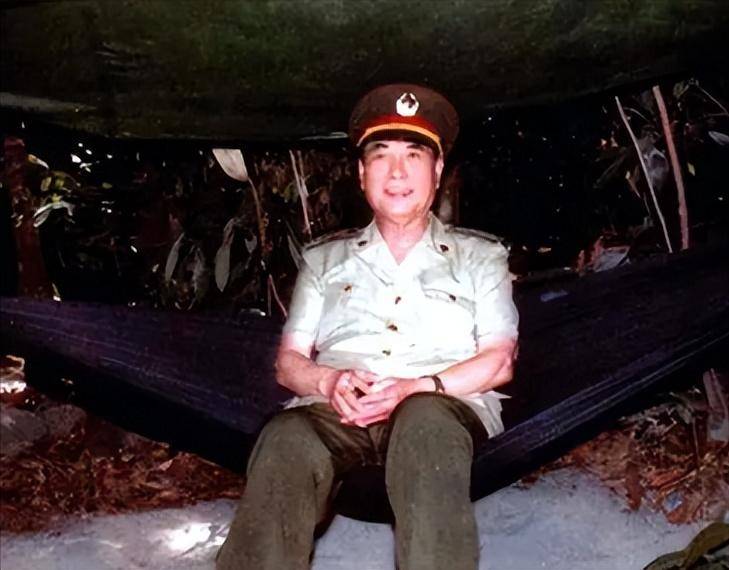 武汉军区撤销,司令员周世忠致电军委:我考虑退,这个人建议重用