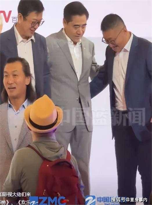 69岁陈宝国状态曝光，脖子缩短走路拖腿，身形消瘦，让人不敢认