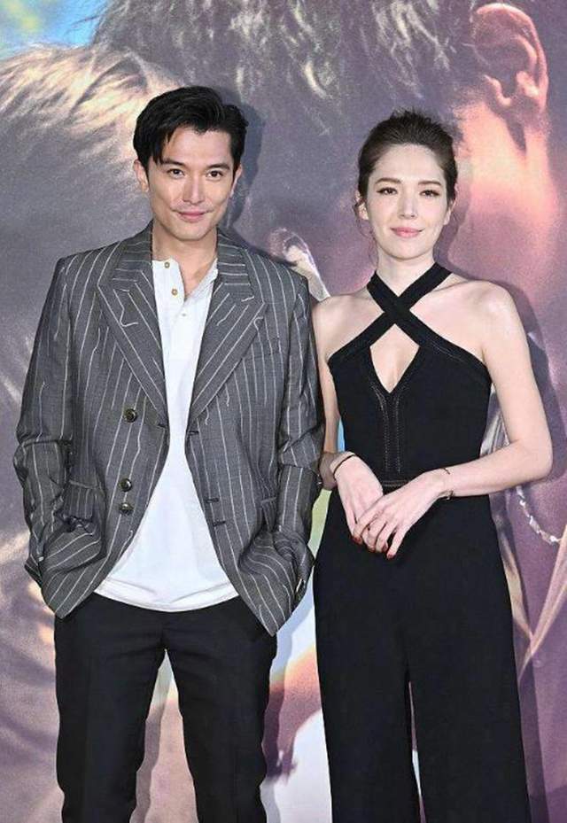 许玮甯逛街被拍，手抚超大孕肚母爱满满，高龄怀孕状态很不错