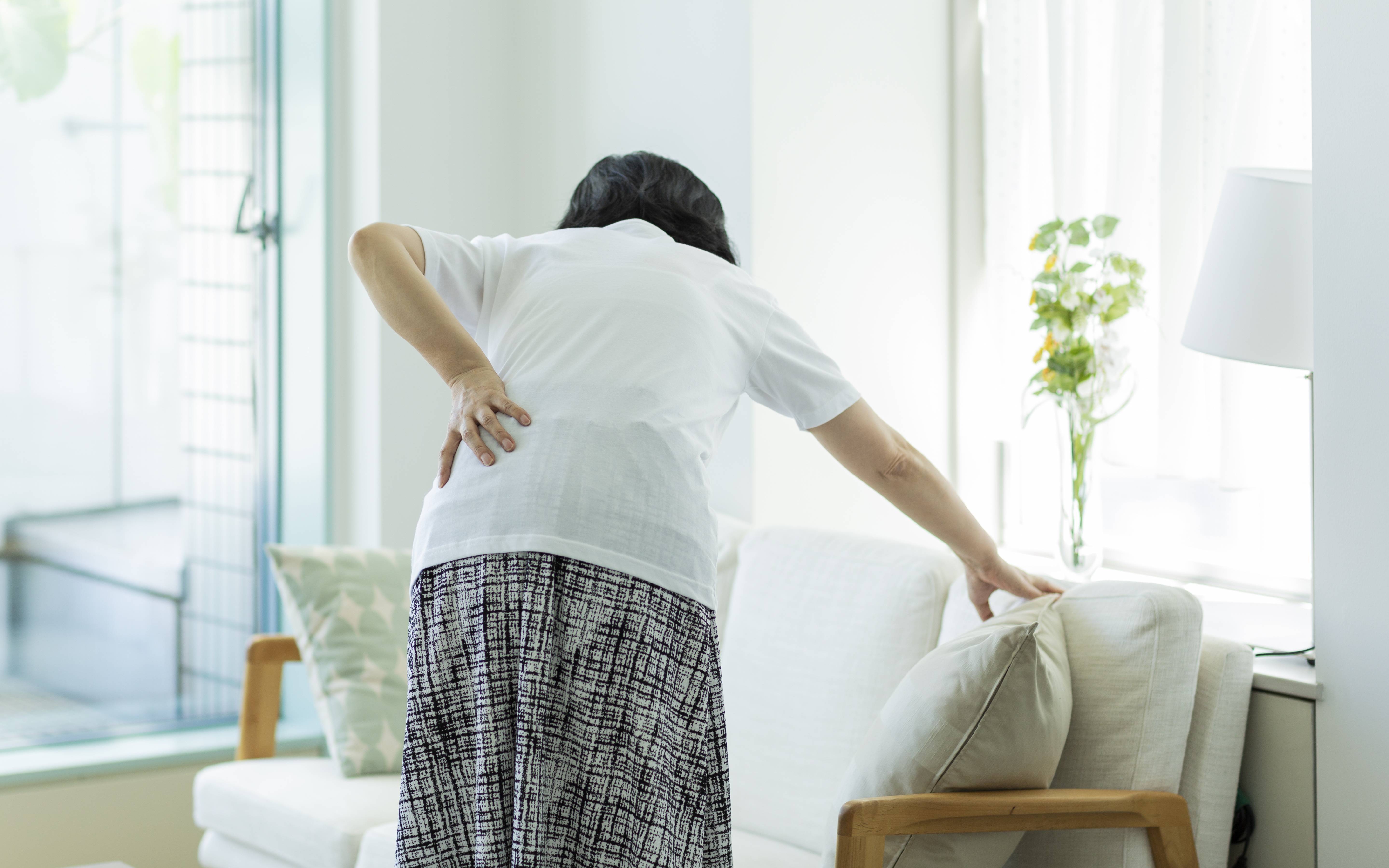 腰痛：腰间盘突出的首发信号与典型症状解析