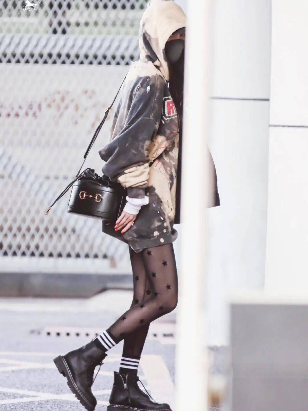 原创
杨幂卫衣搭配黑丝,太美了