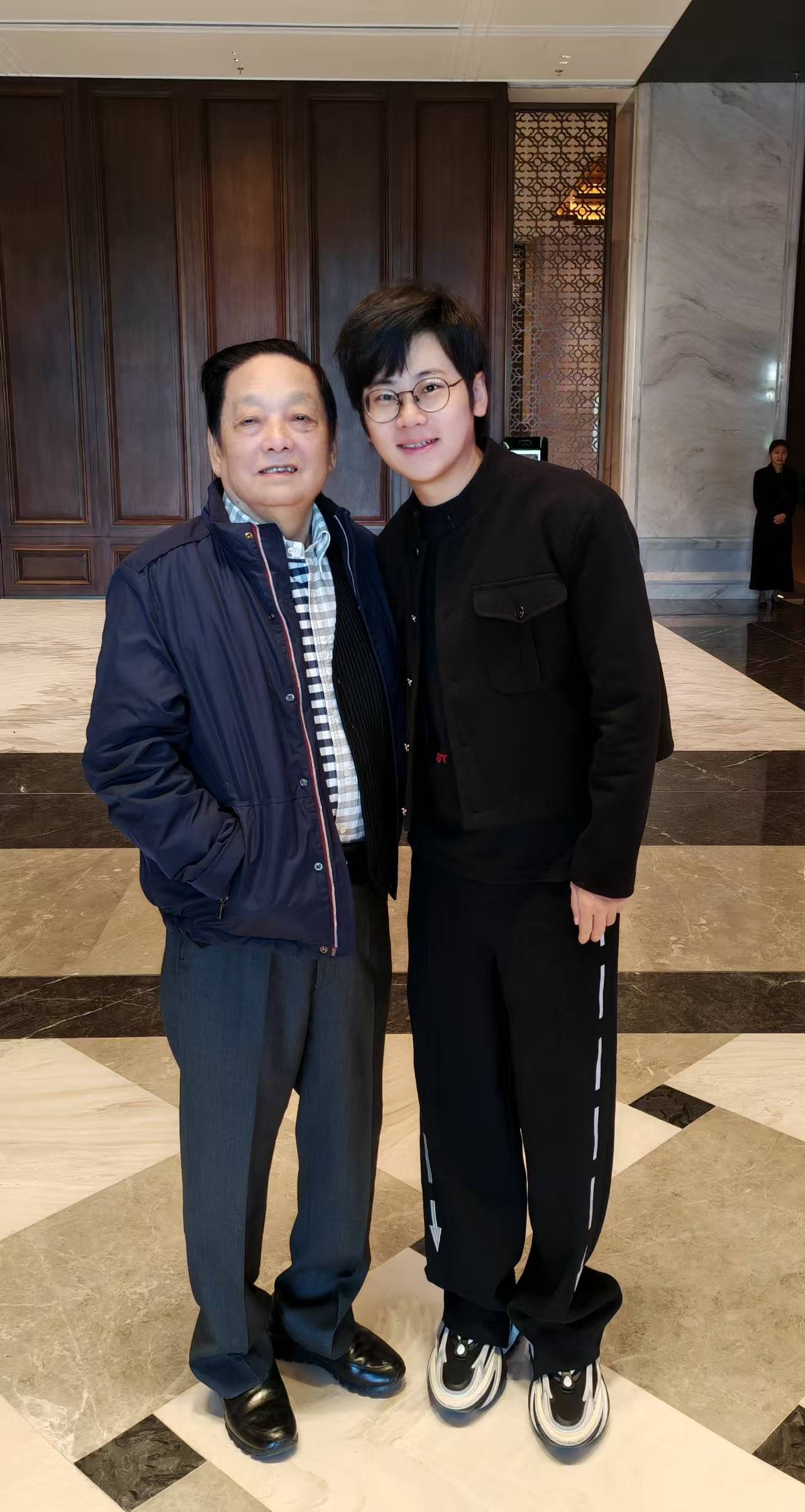 孙霄磊全新单曲《月影·嫦娥》震撼上线 独特声线演绎新国风摇滚