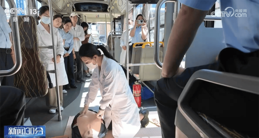 高危职业的二师姐:各地加强公共场所防暑降温举措 “多点发力”保障居民生产生活