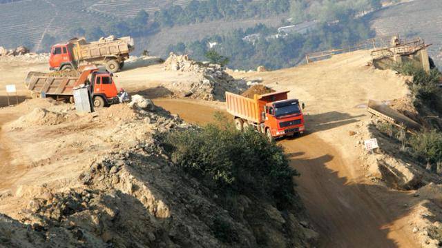 印度对美加税120%，中俄成助力？特朗普通告全球：别跟着金砖反美