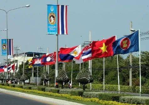 中俄联合行动，10国已选边站，特朗普被反将一军？事情果然不简单
