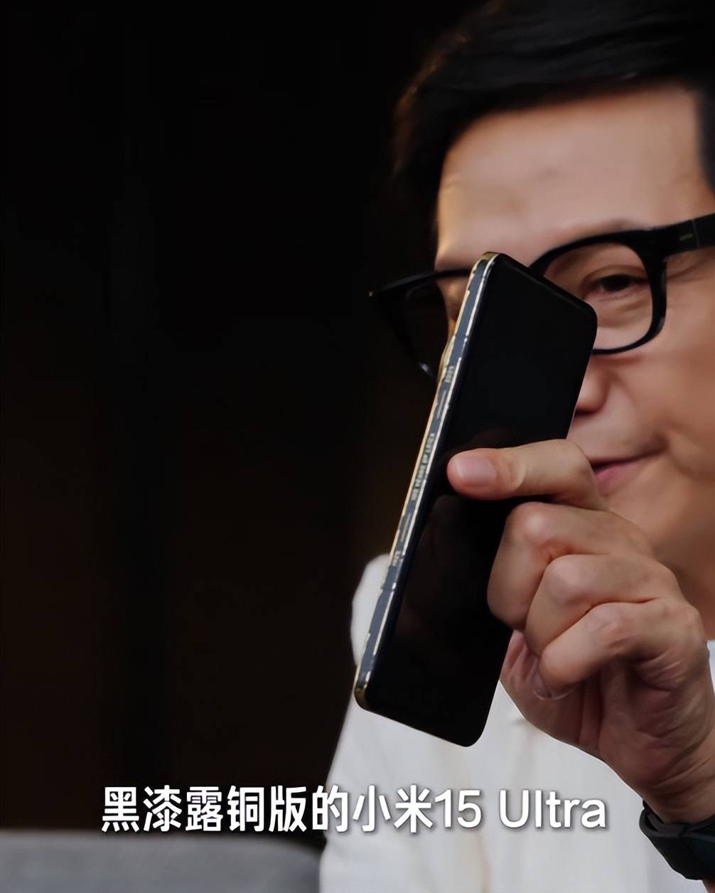 原创             小米刚发布这新机把我看呆了！雷军刚上手就掉漆...