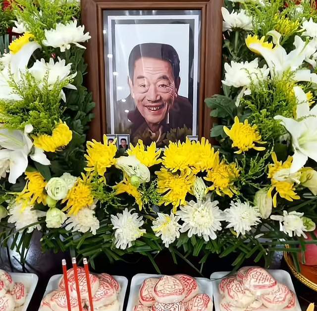 杨少华吊唁仪式如修罗场！杂耍、闹场、大和解，刺青男穿裤衩主持