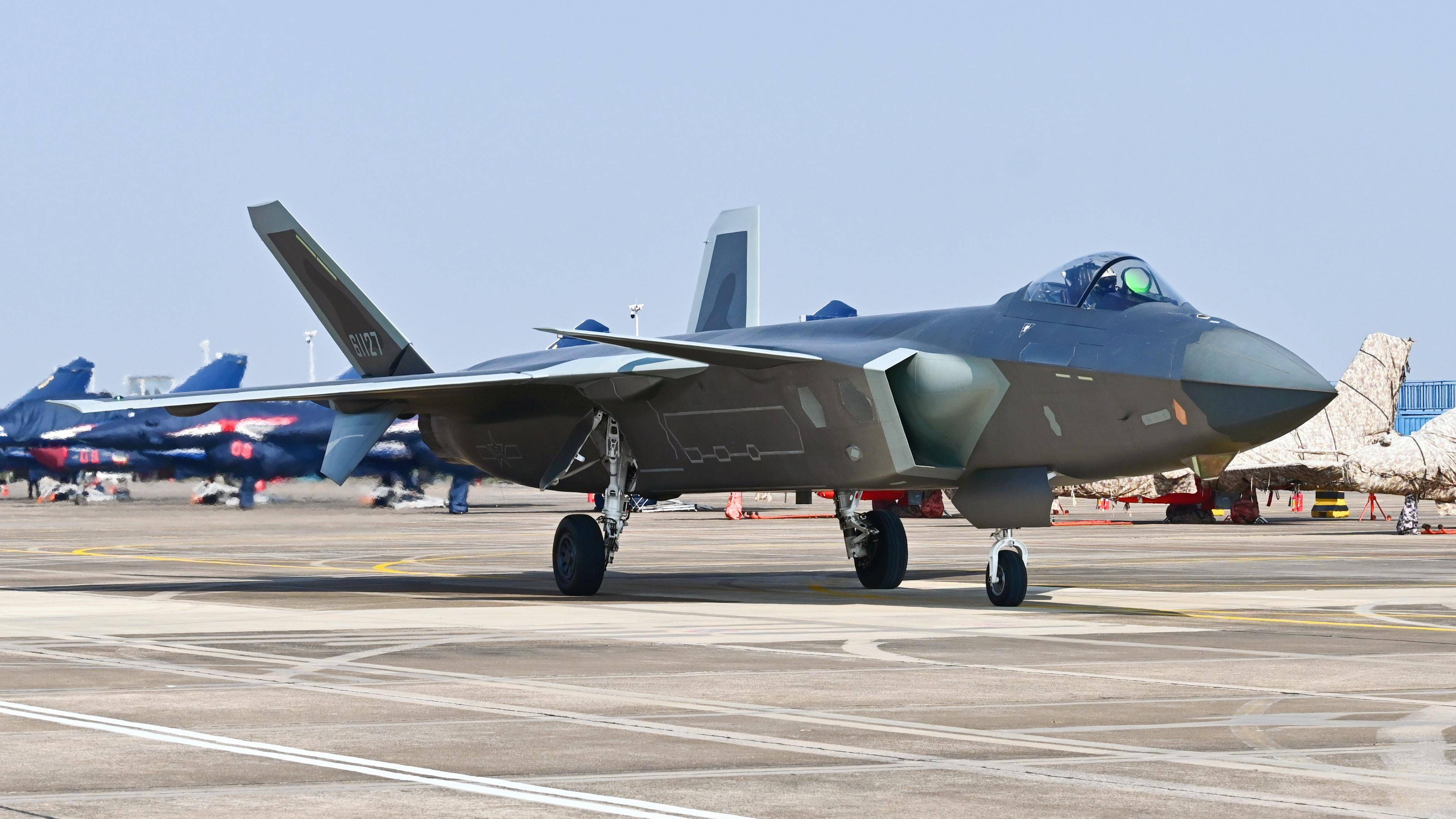 央视首曝歼-35生产线！性能碾压美F-35，福建号舰载机传来喜讯