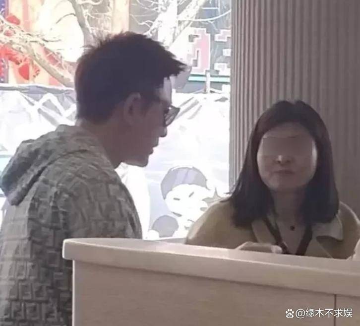 李小璐二胎风波牵连贾乃亮，男方被曝也有儿子，地位更超甜馨！
